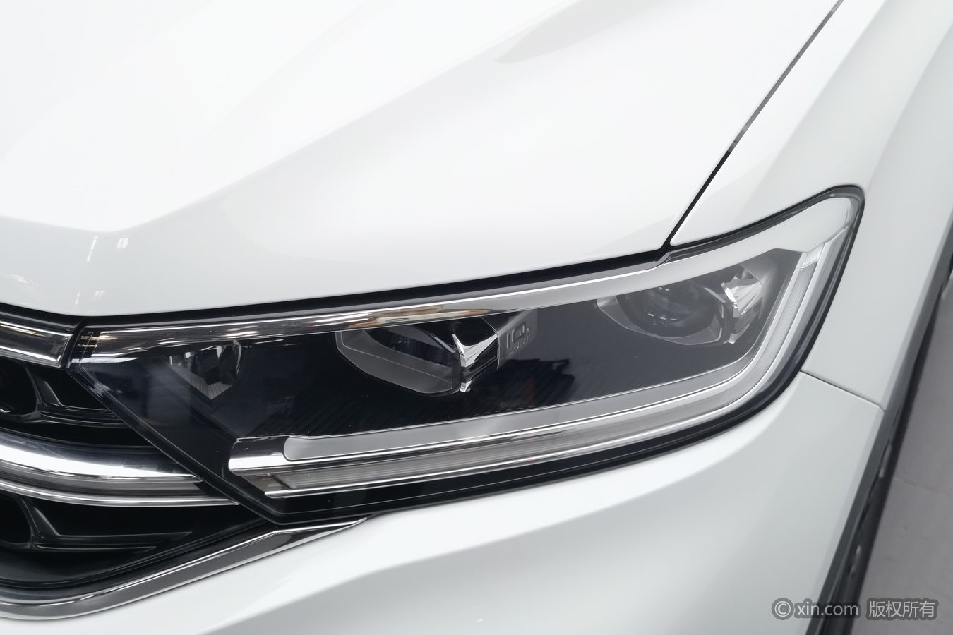 Volkswagen T-Roc 2024 car image #6