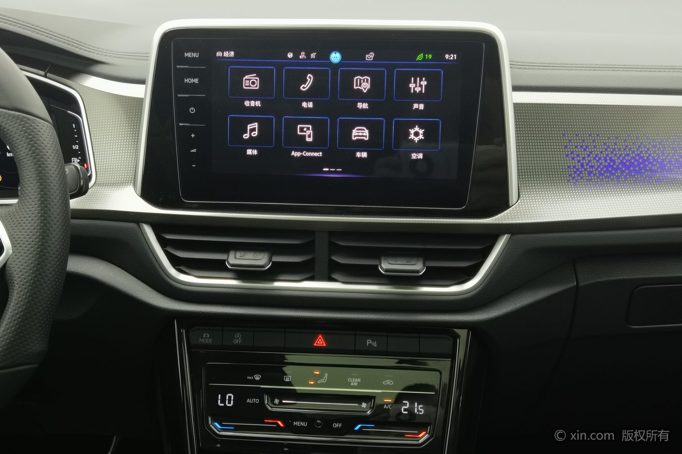 Volkswagen T-Roc 2024 car image #13