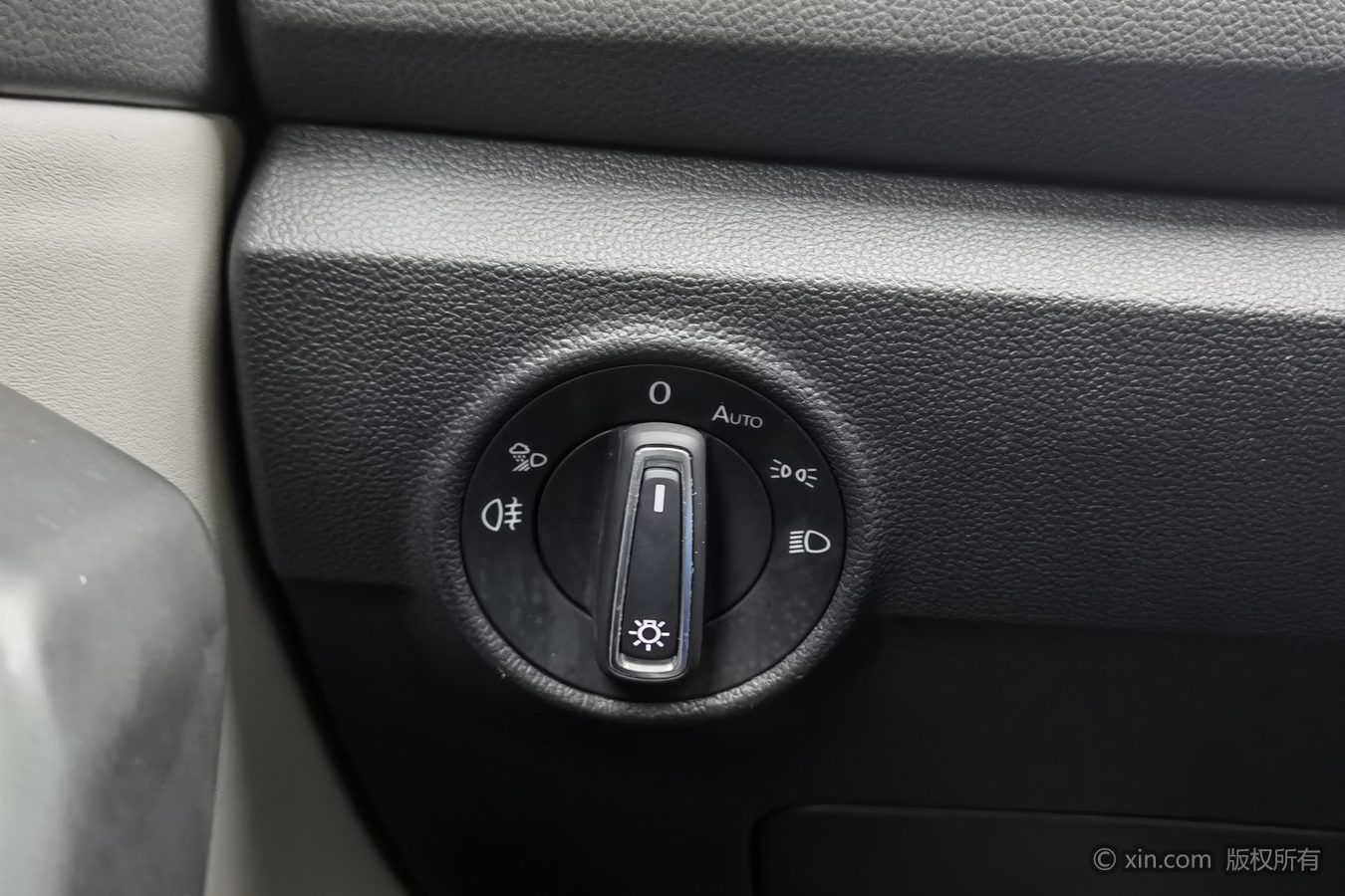 Volkswagen T-Roc 2023 car image #22