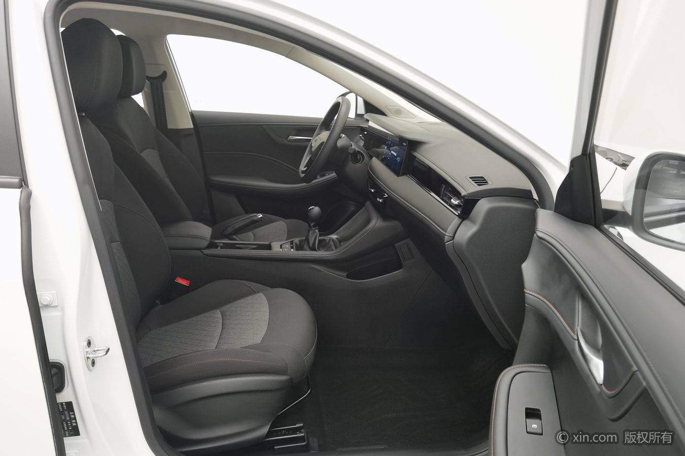 Roewe i5 2025 car image #24