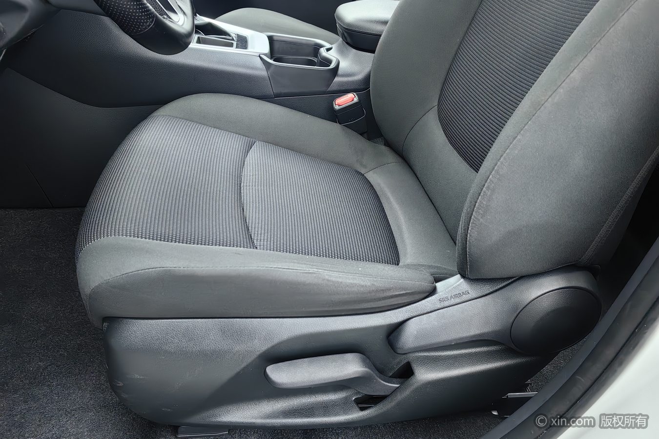 Toyota RAV4 2025 imagen de coche #21