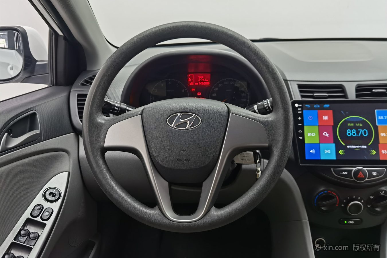 Hyundai Reina 2017 car image #11