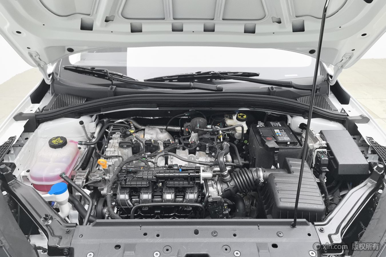Roewe i5 2025 car image #18