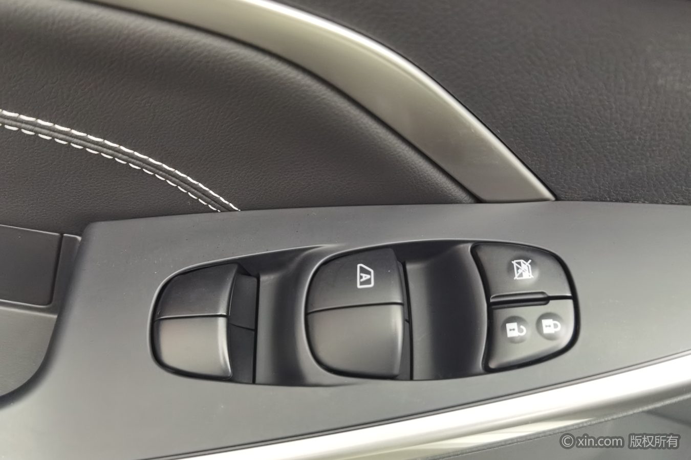 2025 car image #9