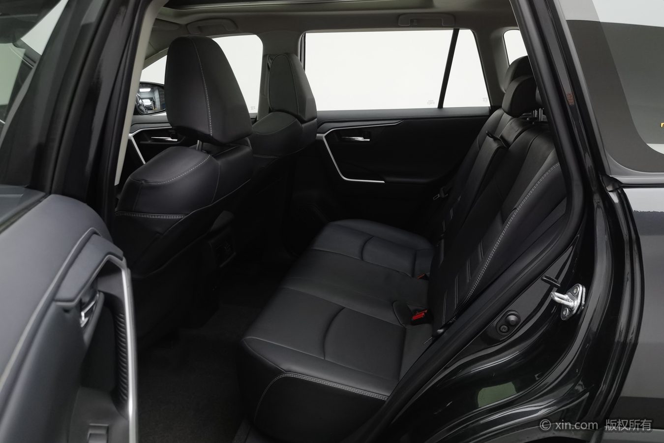 Toyota RAV4 2023 immagine di auto #16
