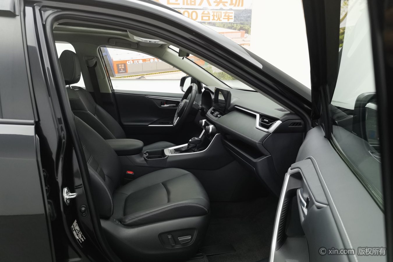 Toyota RAV4 2023 immagine di auto #24