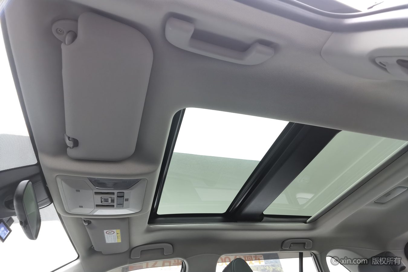 Toyota RAV4 2023 immagine di auto #15