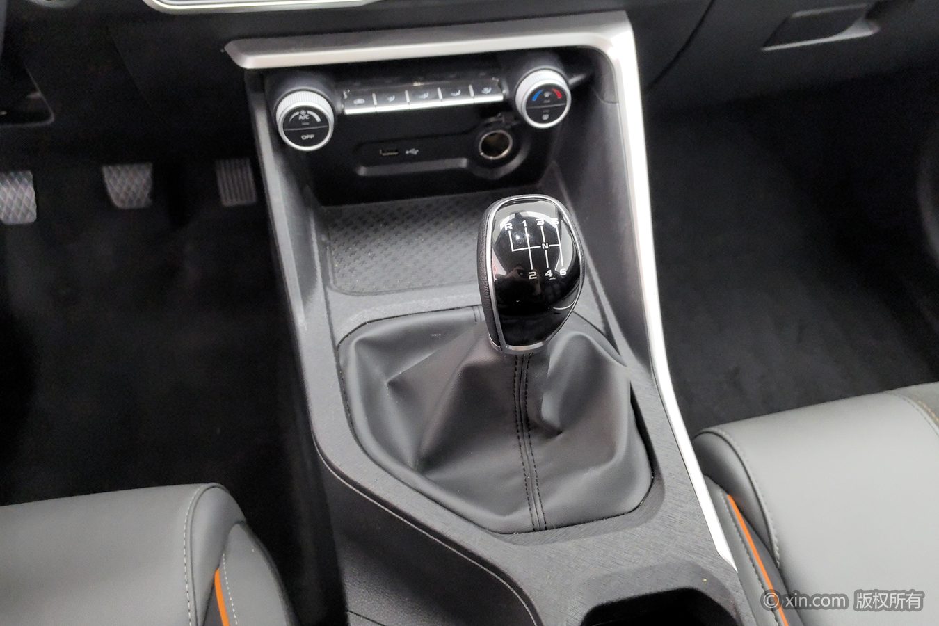 GEELY Coolray 2024 car image #14