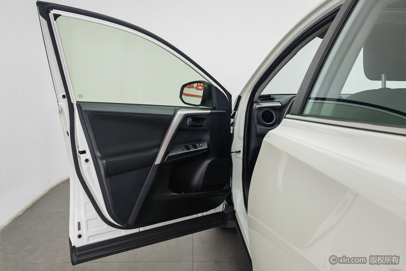 Toyota RAV4 2019 car image #8
