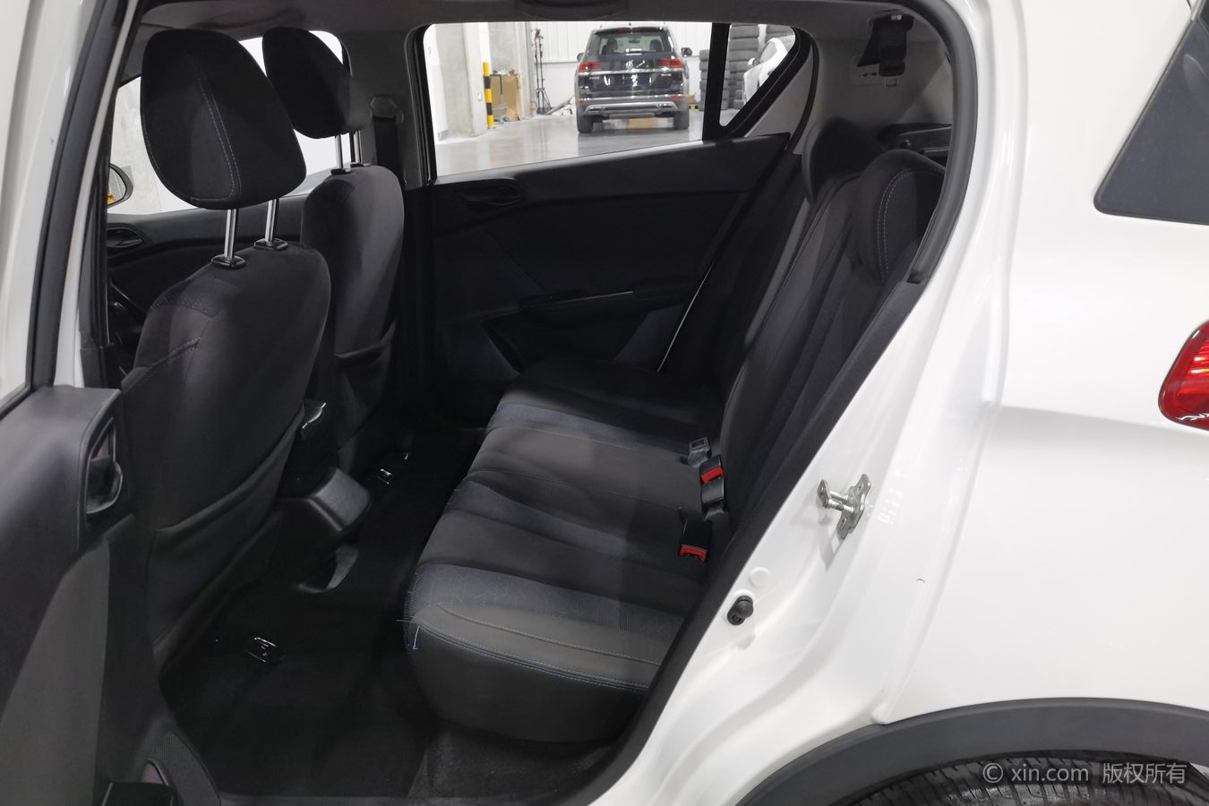 2018 #16 2018 car image #16