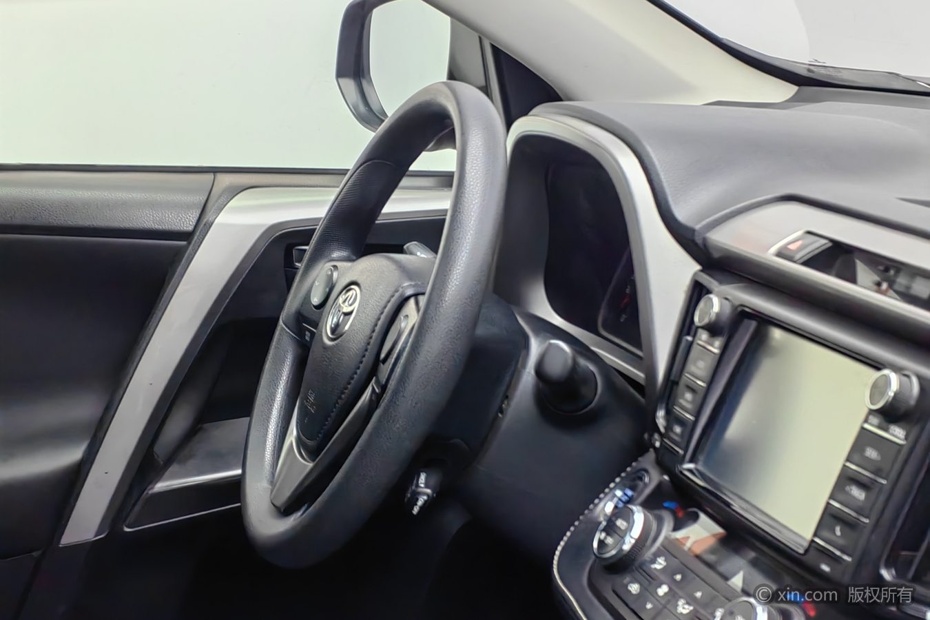 Toyota RAV4 2018 изображение автомобиля #23