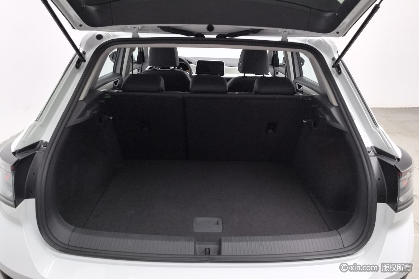 Volkswagen T-Roc 2025 car image #17