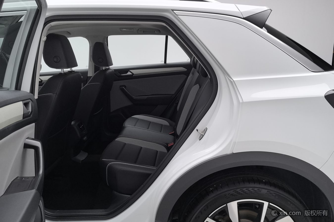 Volkswagen T-Roc 2025 car image #16