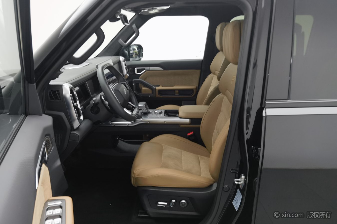 Jetour Traveller 2023 car image #10