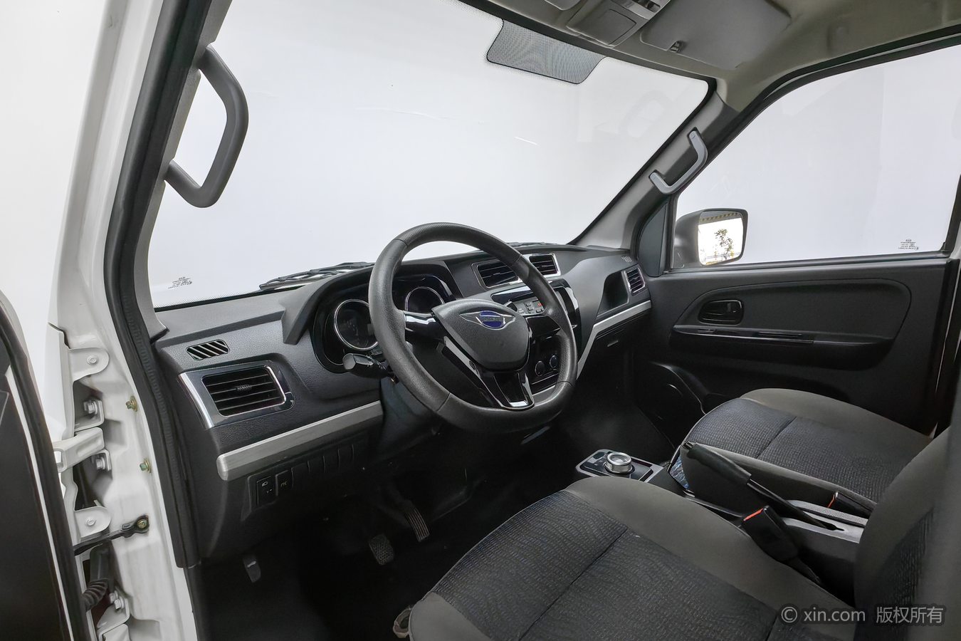 2025 car image #12