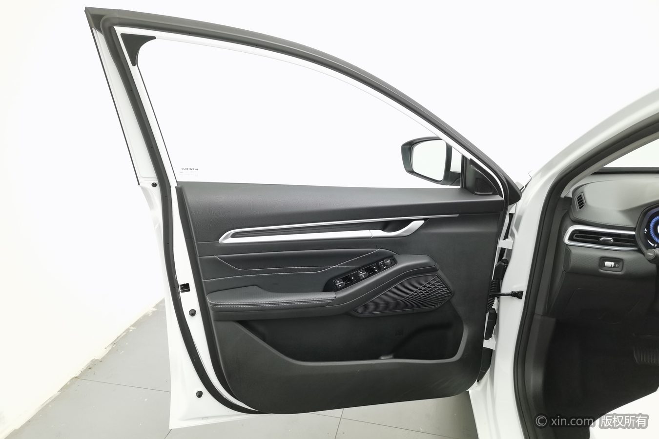 GEELY Emgrand 2025 #8 GEELY Emgrand 2025 car image #8