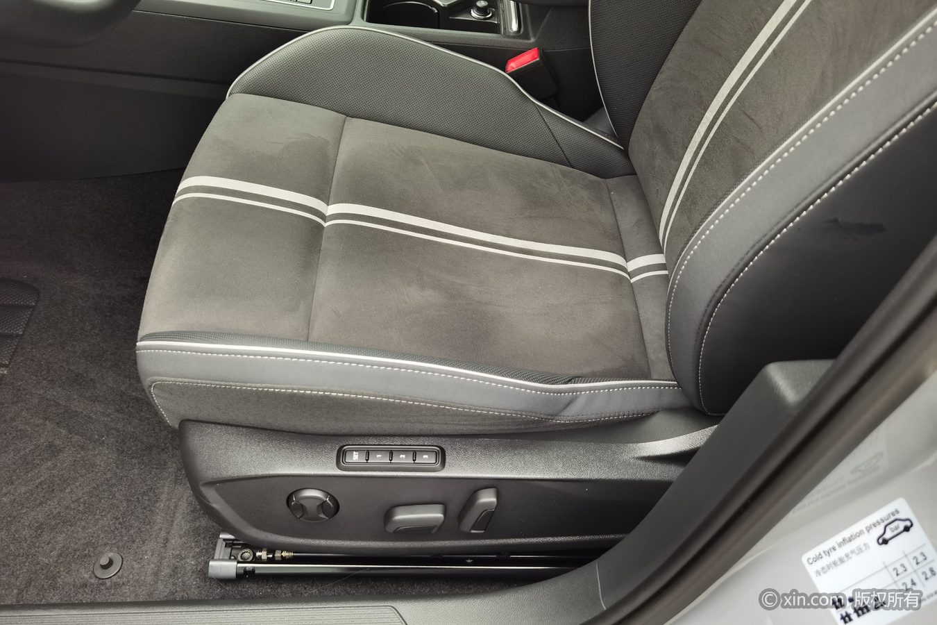 Volkswagen Golf 2024 car image #21