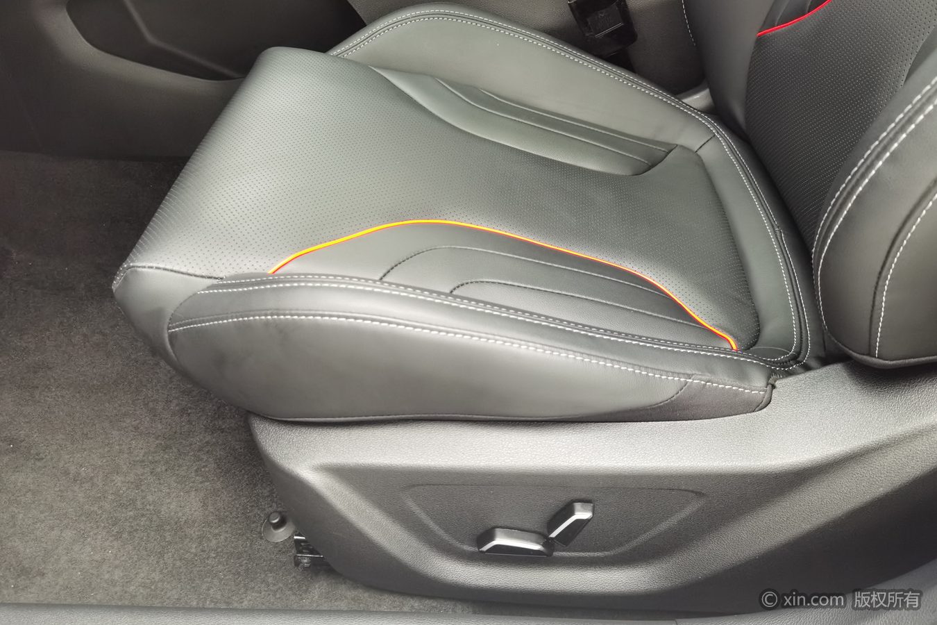 GEELY Binray 2025 car image #21