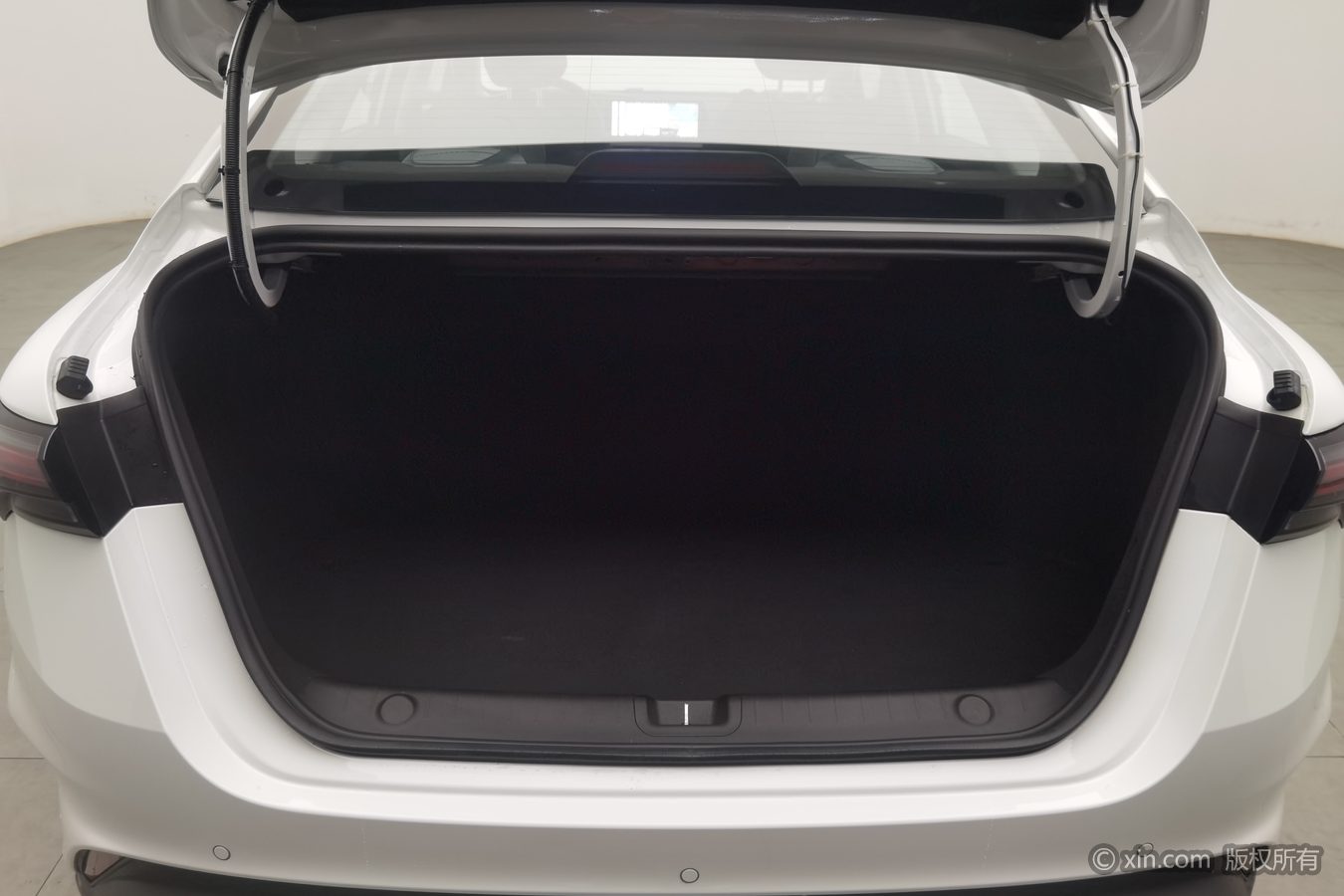 GEELY Binray 2025 car image #17