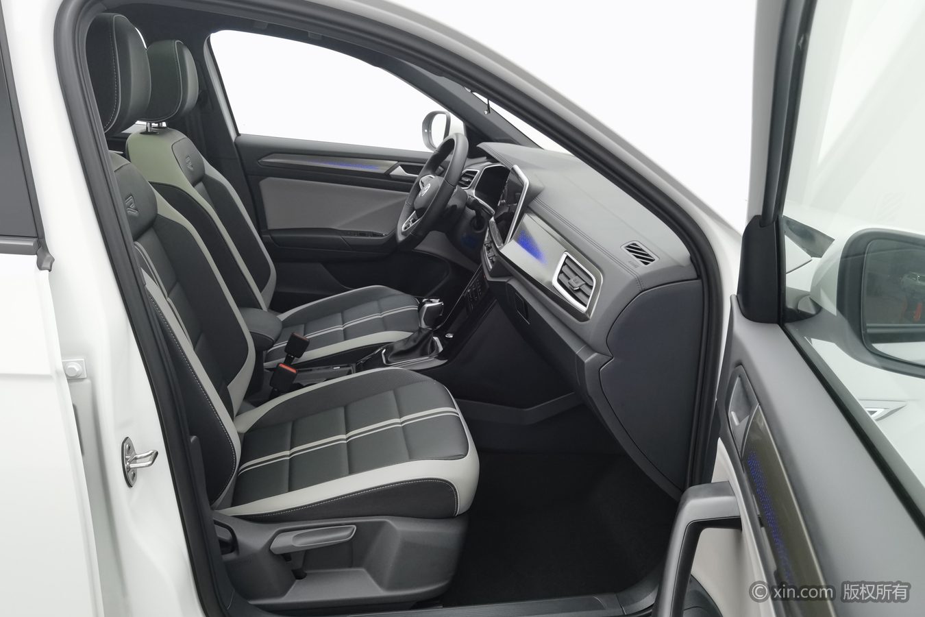 Volkswagen T-Roc 2024 car image #24