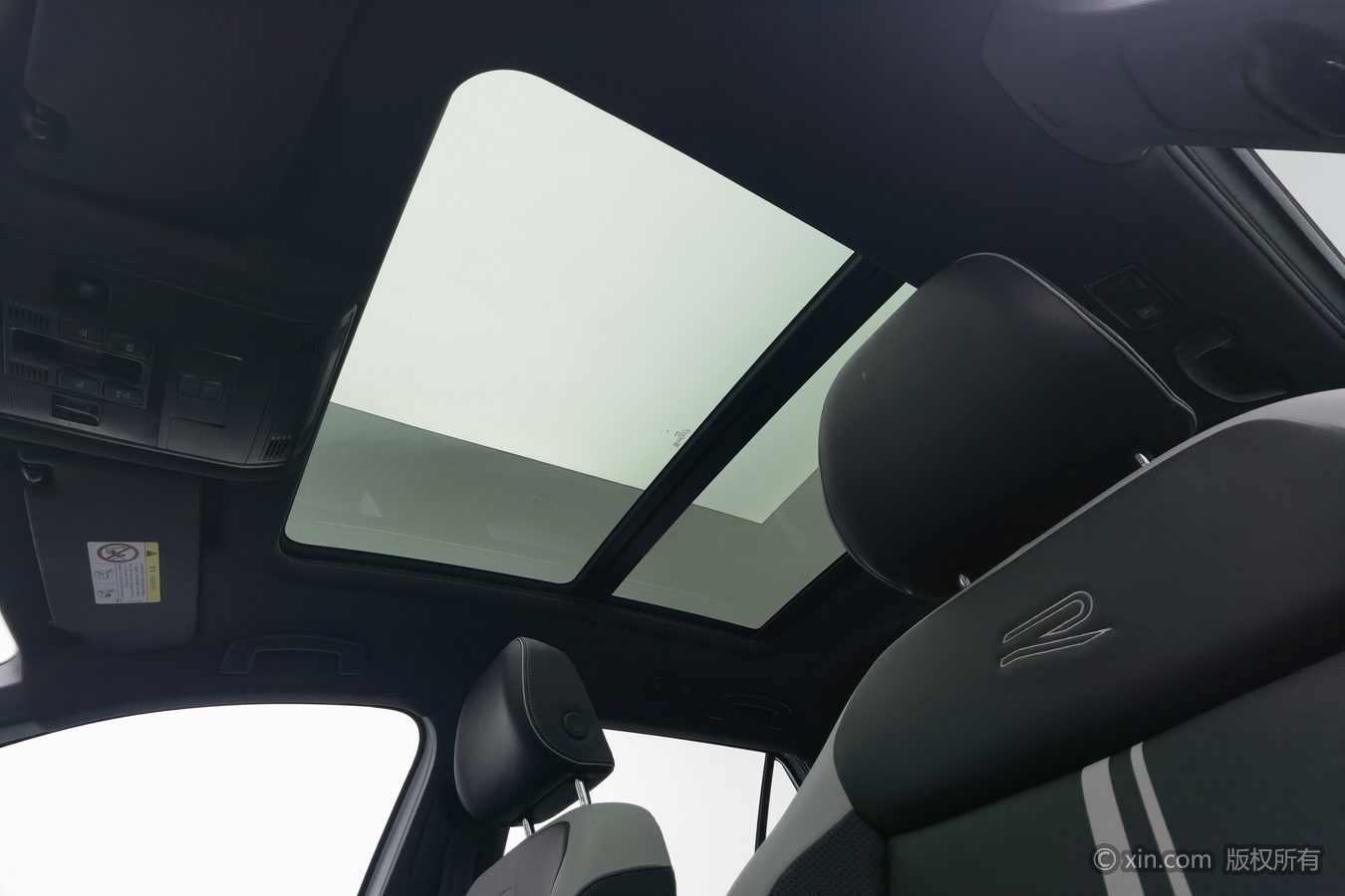 Volkswagen T-Roc 2024 car image #15