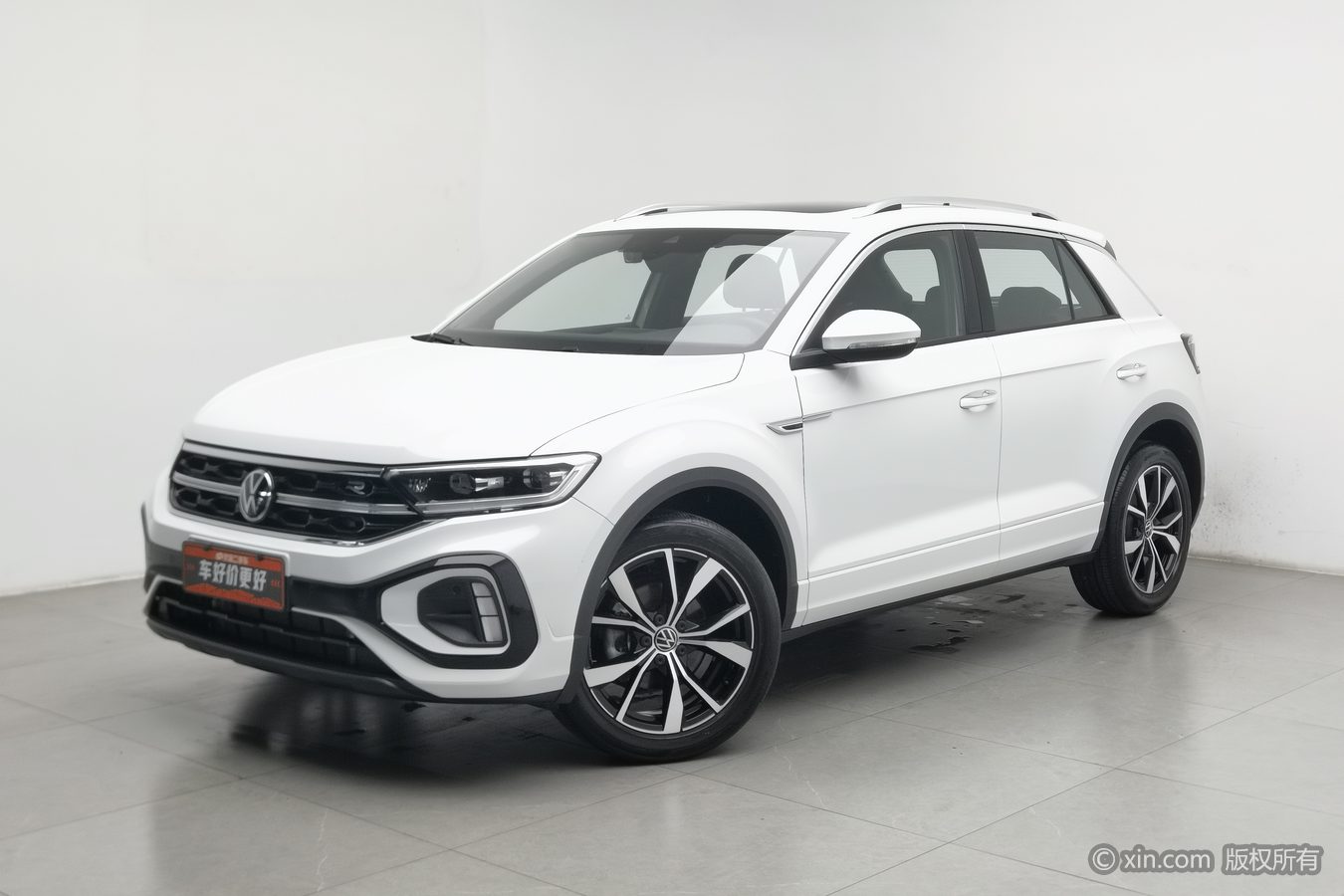 Volkswagen T-Roc 2023 car image #2