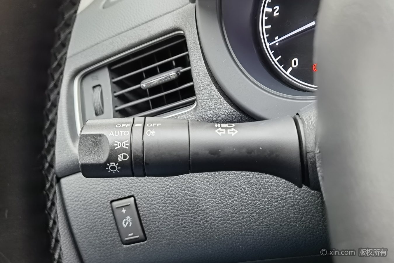 Nissan TIIDA 2023 #22 Nissan TIIDA 2023 immagine di auto #22