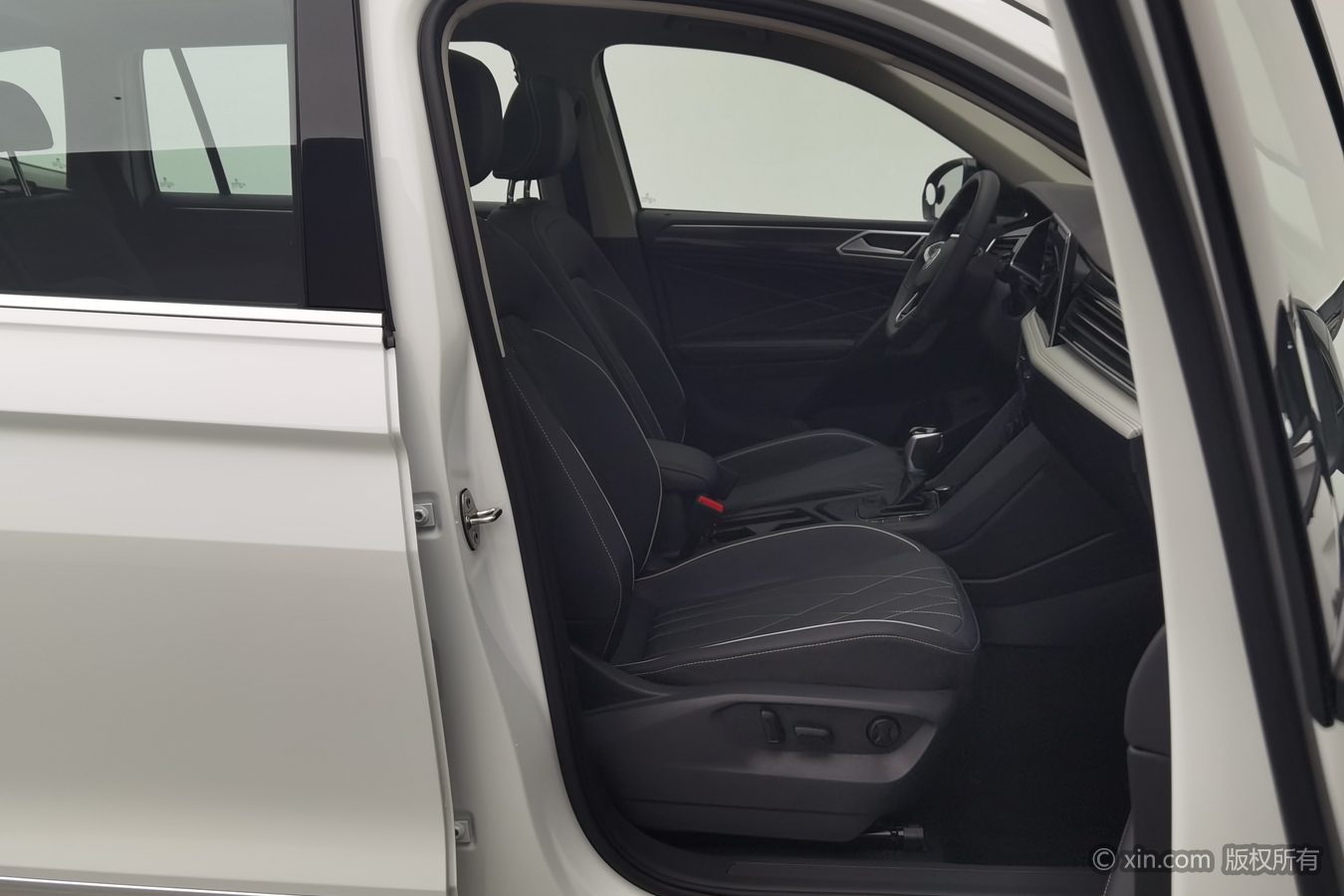Volkswagen Tiguan L 2025 #24 Volkswagen Tiguan L 2025 car image #24