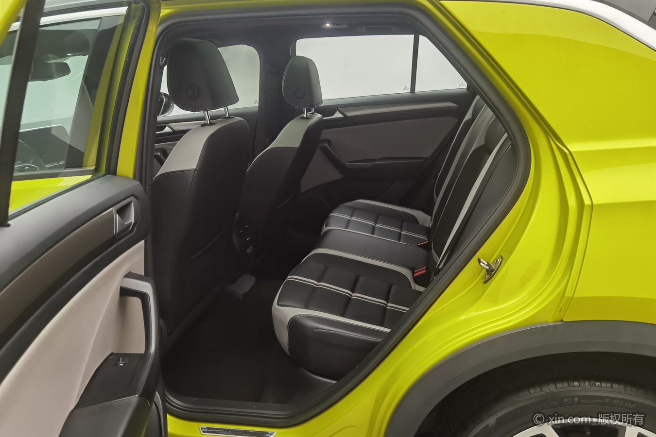 Volkswagen T-Roc 2023 #16 Volkswagen T-Roc 2023 صورة سيارة #16