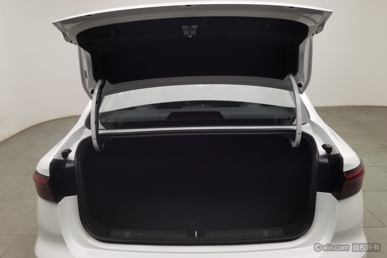 GEELY Emgrand 2025 car image #17