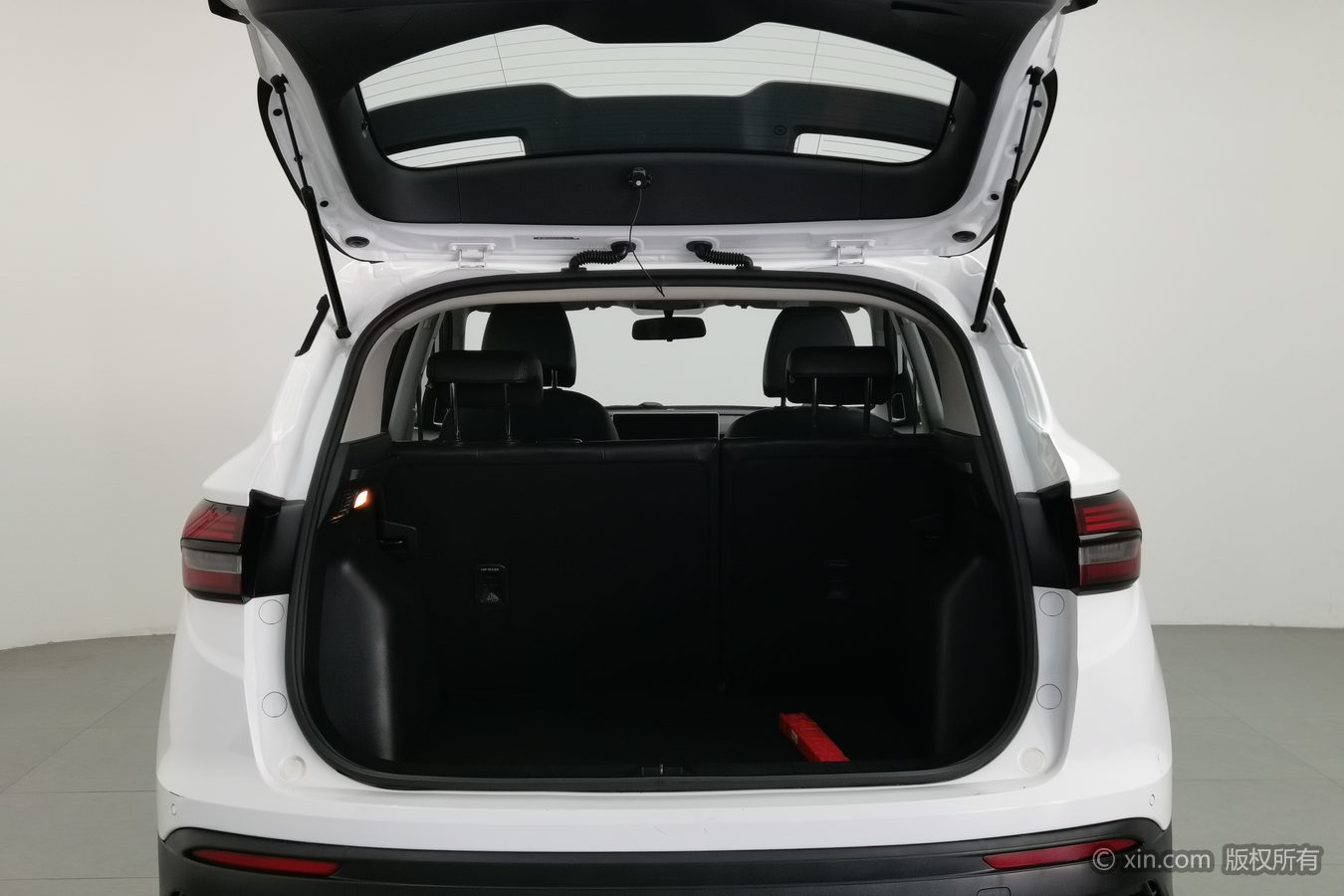GEELY Coolray 2023 car image #17