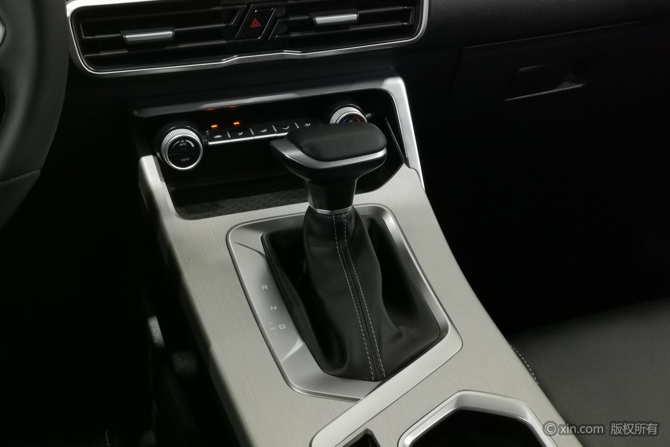GEELY Coolray 2025 #14 GEELY Coolray 2025 car image #14