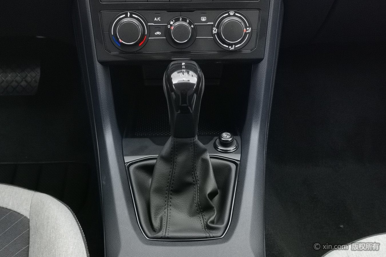 Volkswagen Tharu 2025 car image #14