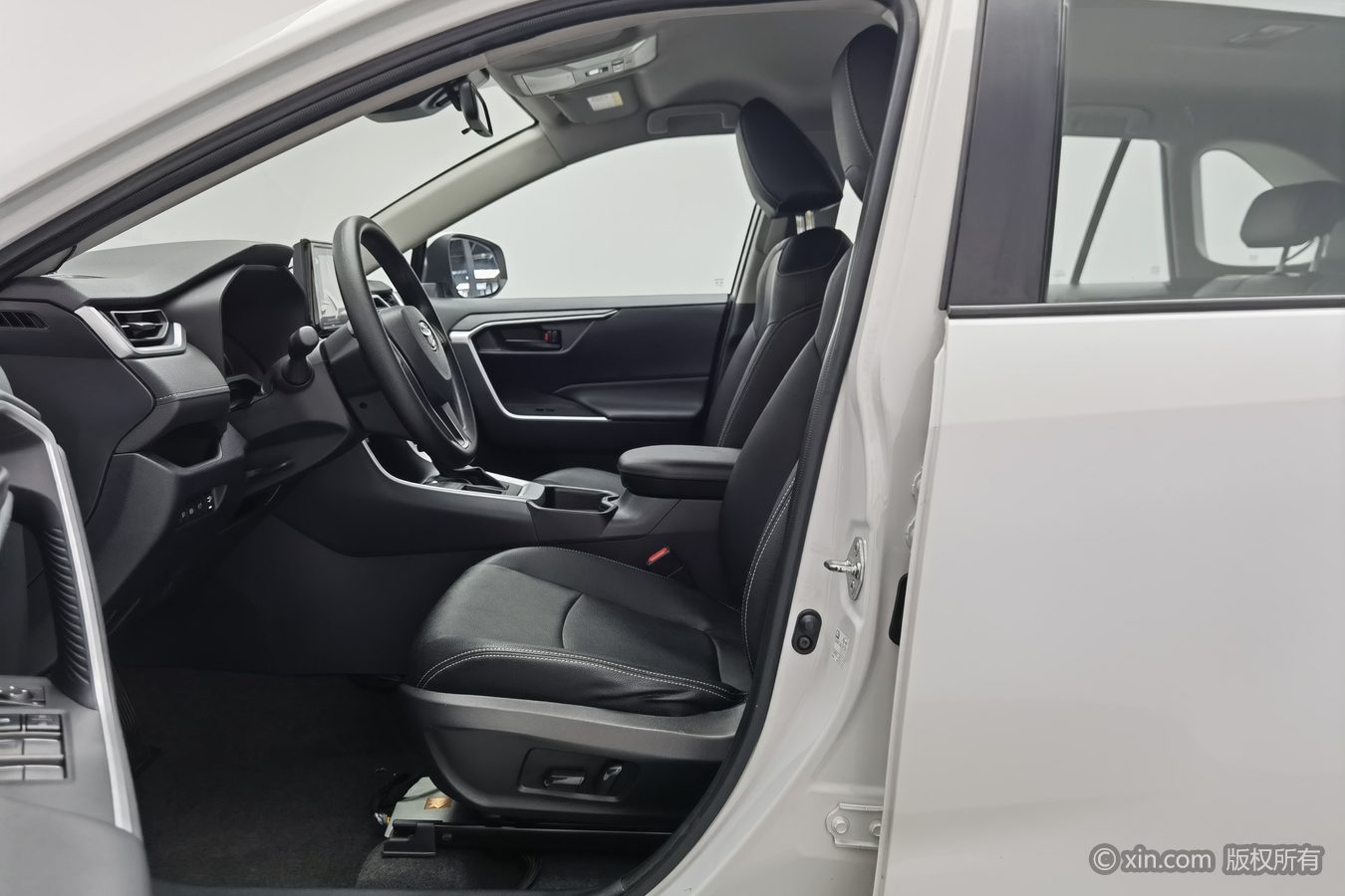 Toyota RAV4 2023 car image #10