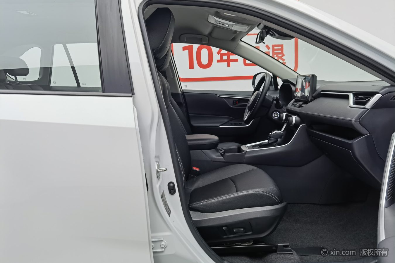 Toyota RAV4 2023 car image #24