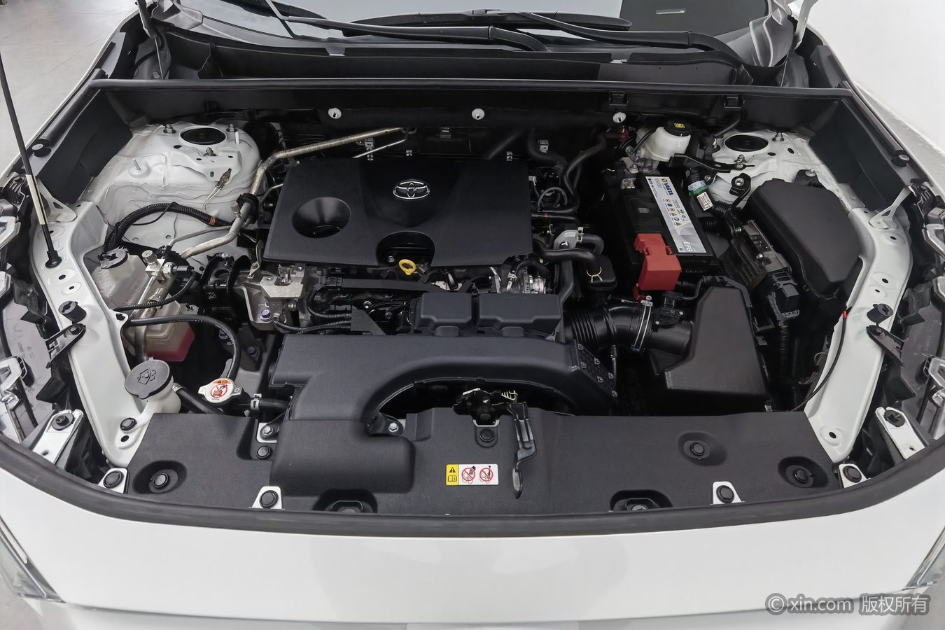 Toyota RAV4 2023 car image #18