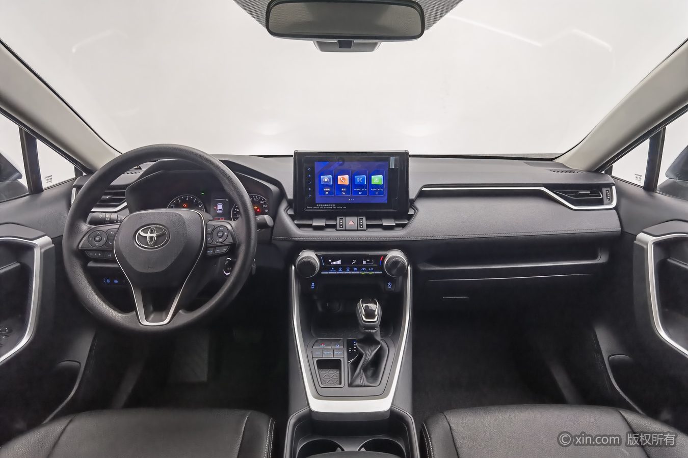 Toyota RAV4 2023 car image #12