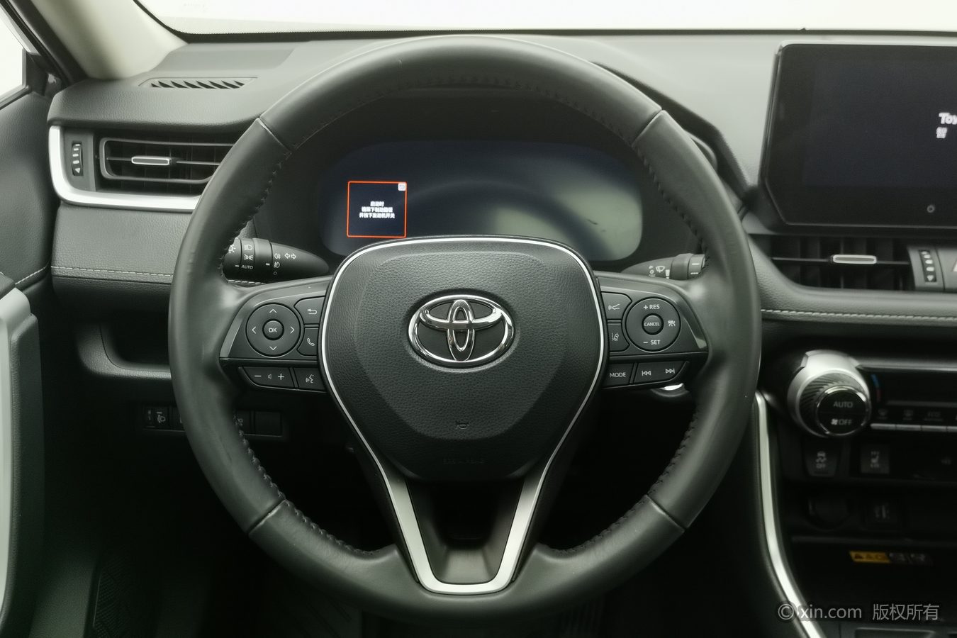Toyota RAV4 2023 immagine di auto #11