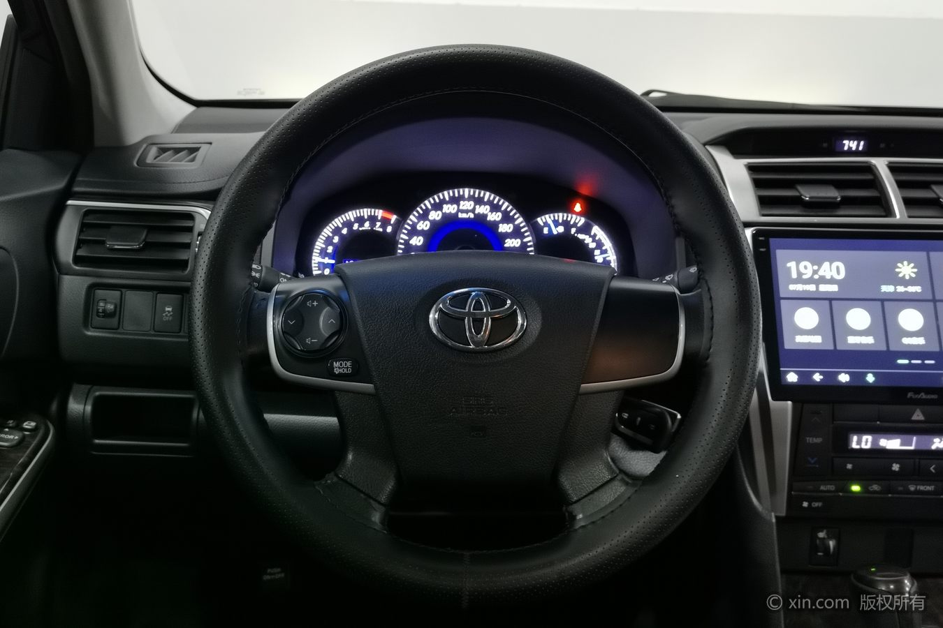 Toyota Camry 2016 car image #11