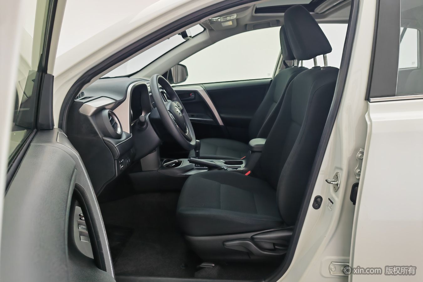Toyota RAV4 2019 car image #10
