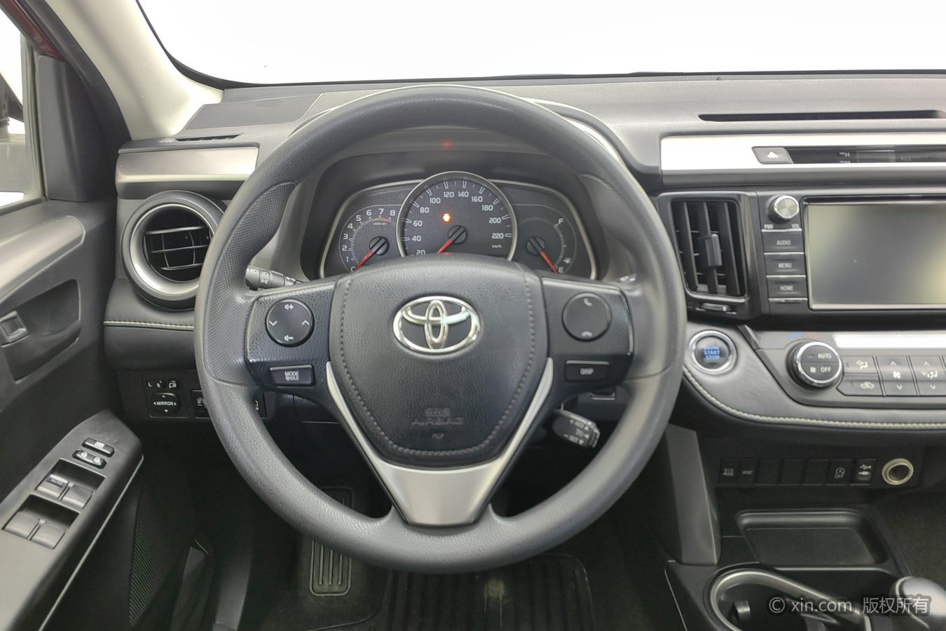 Toyota RAV4 2018 изображение автомобиля #11