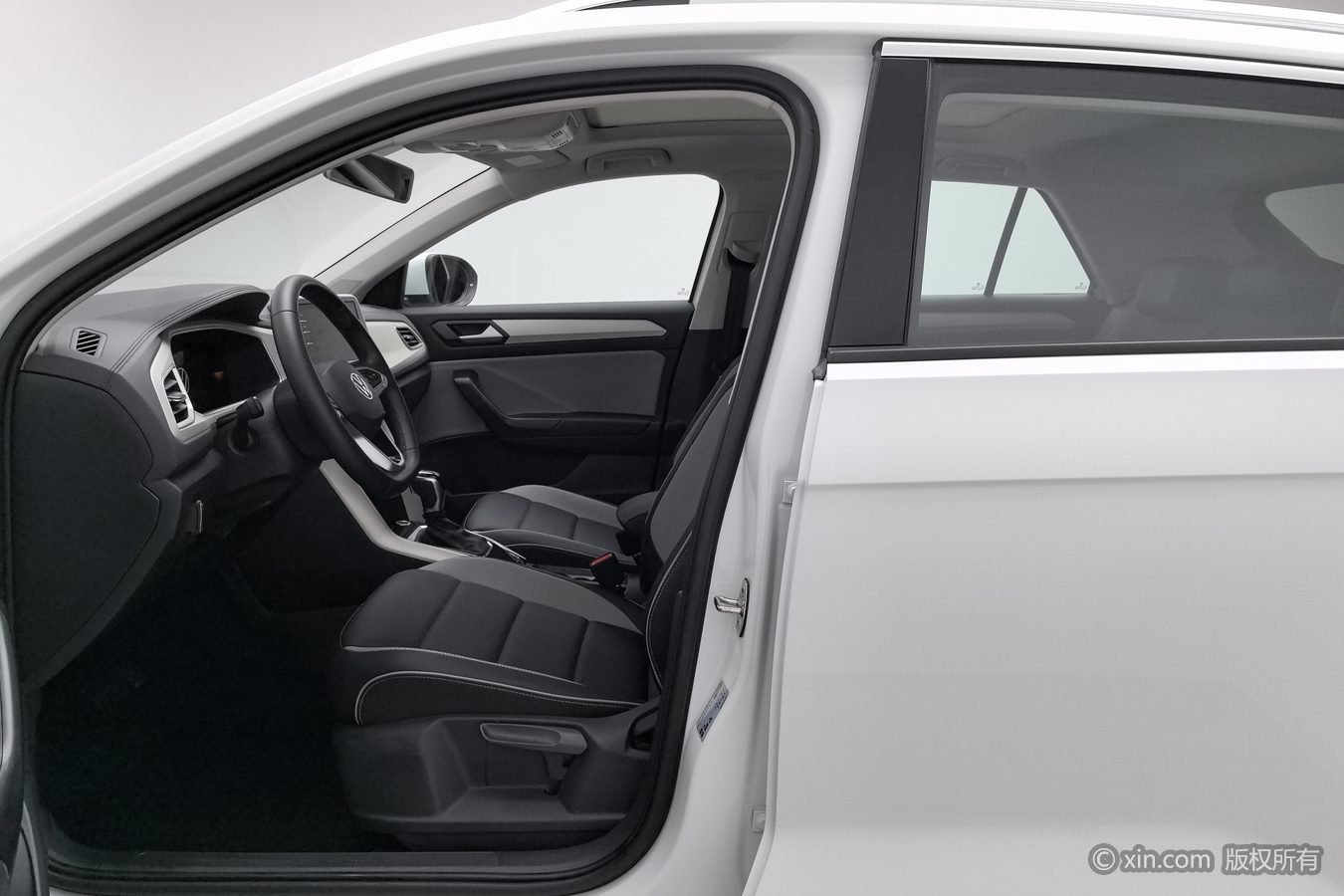 Volkswagen T-Roc 2025 car image #10