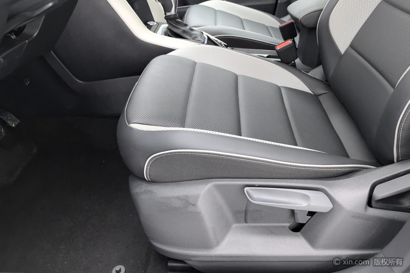 Volkswagen T-Roc 2025 car image #21