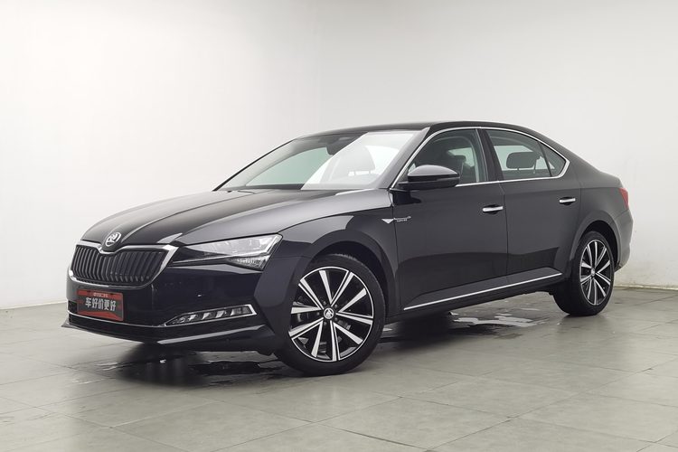 Skoda Superb 2025 immagine di auto 