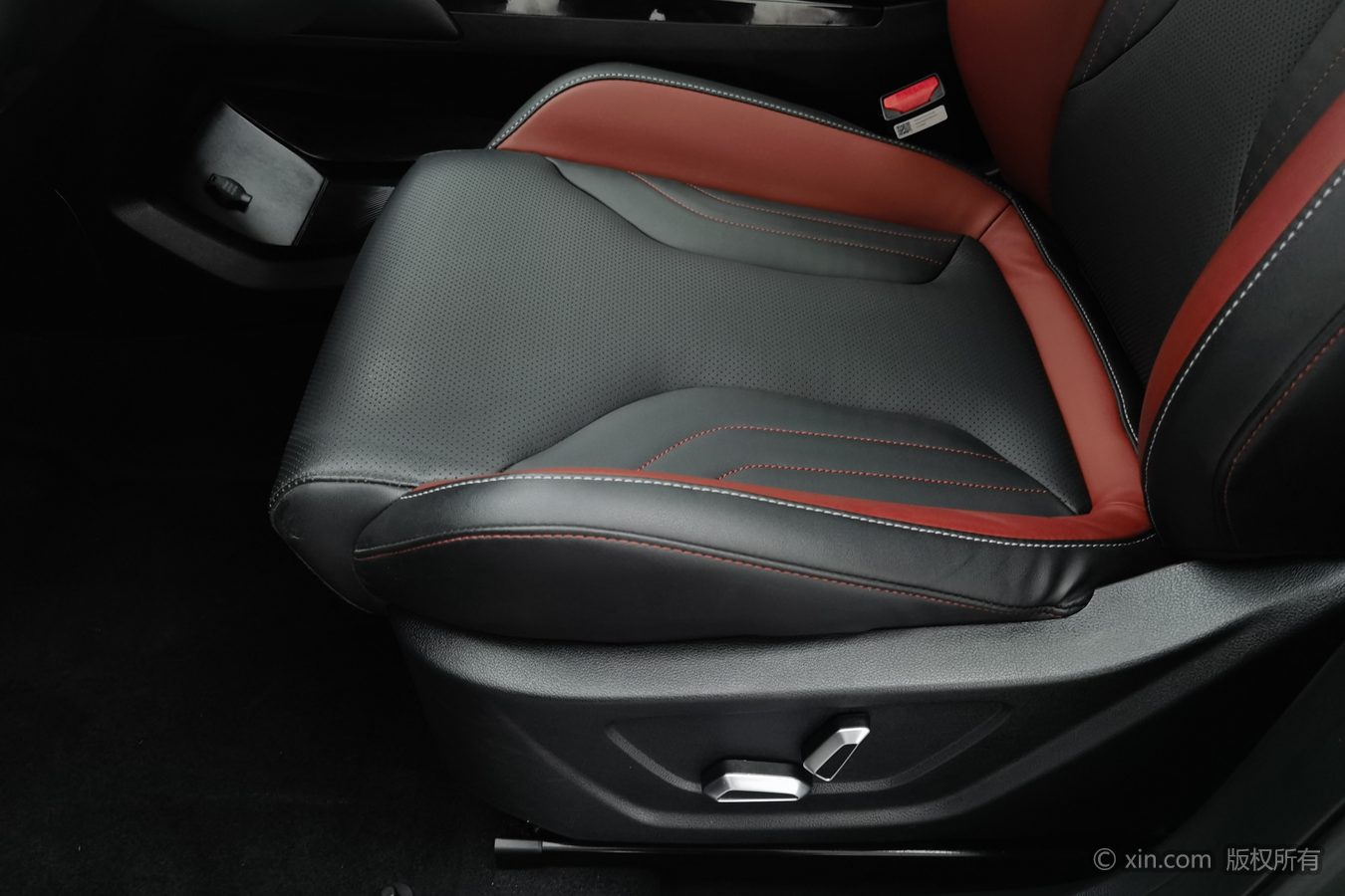 GEELY Coolray 2022 #21 GEELY Coolray 2022 صورة سيارة #21