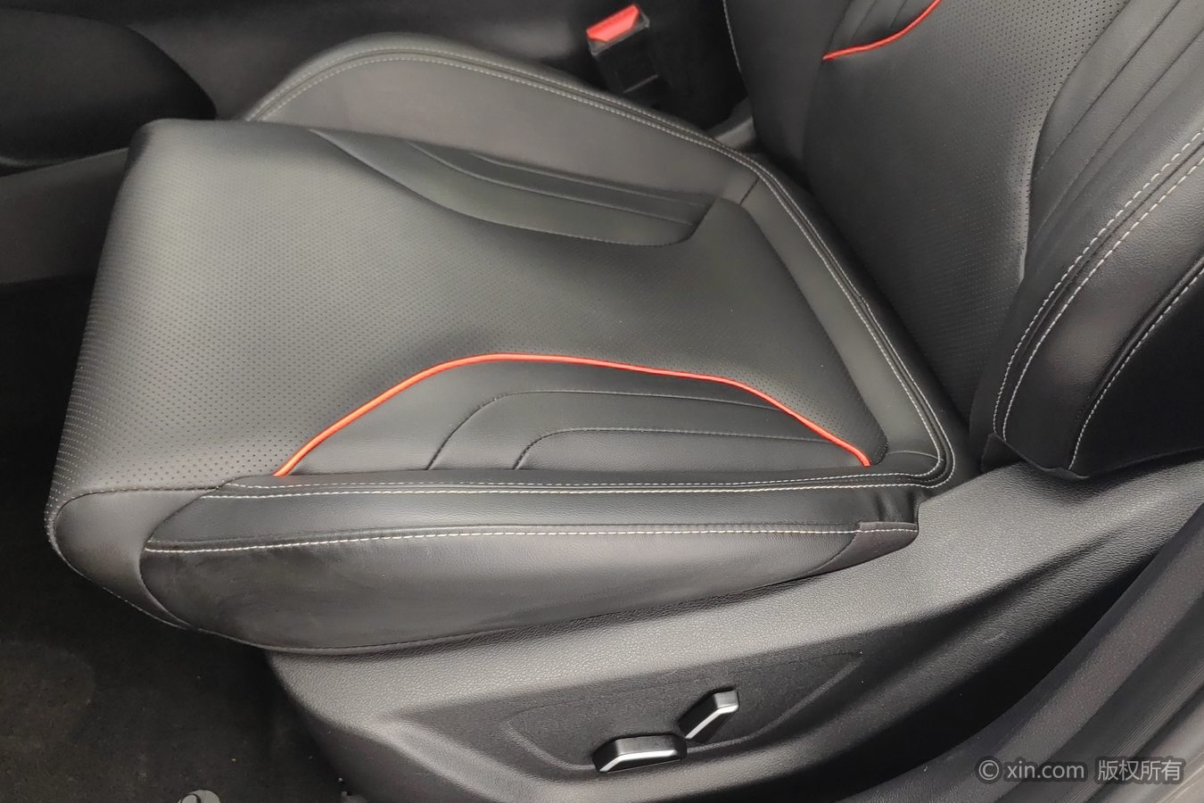 GEELY Binray 2024 car image #21