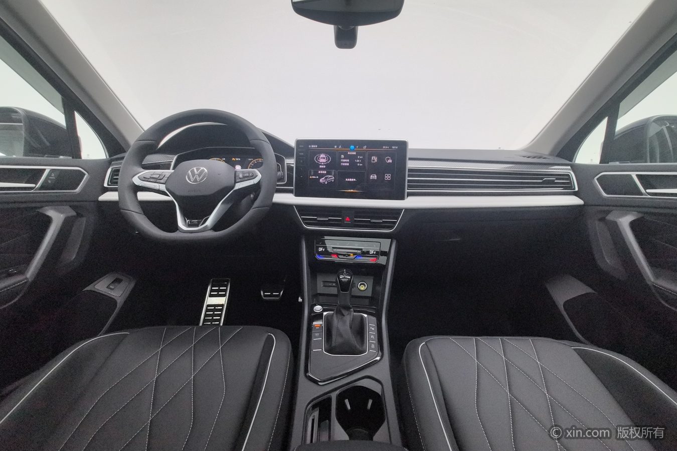 Volkswagen Tiguan L 2024 car image #12