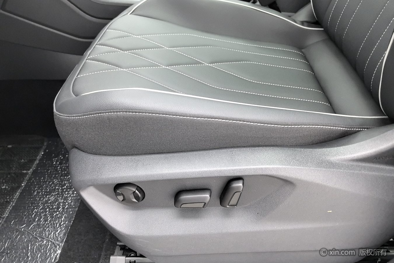 Volkswagen Tiguan L 2024 car image #21