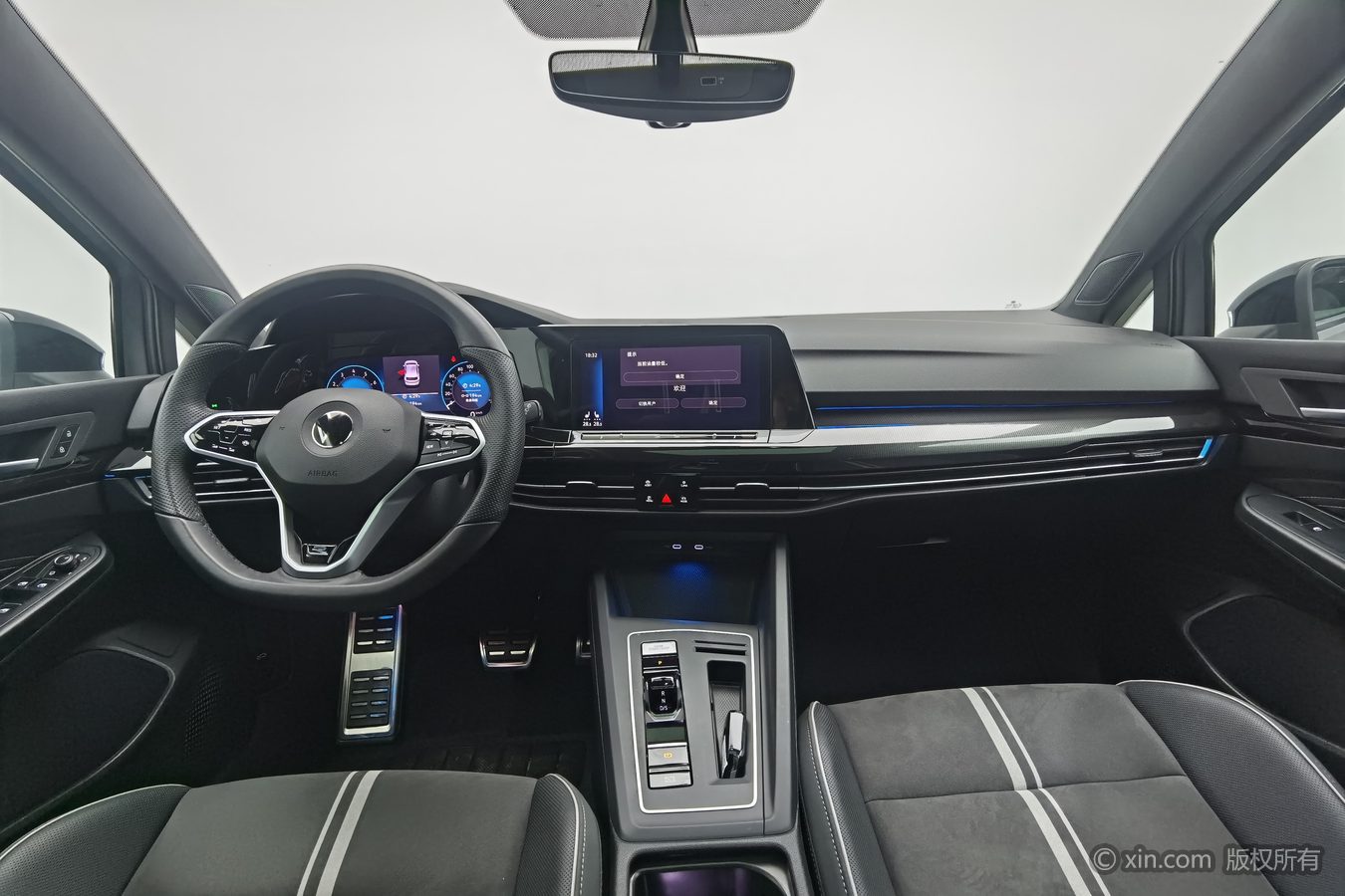 Volkswagen Golf 2024 car image #12
