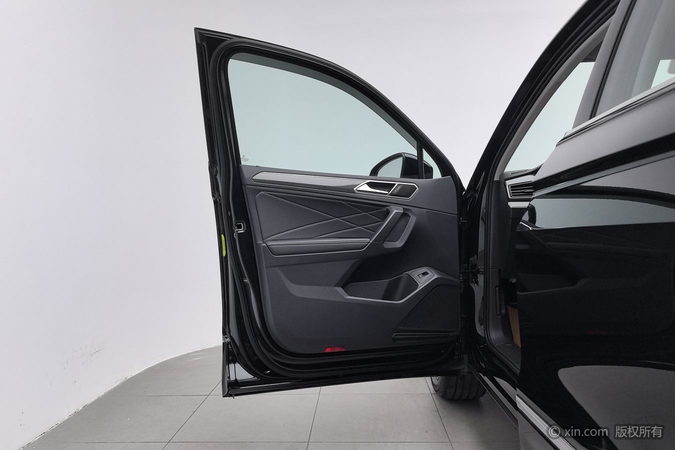 Volkswagen Tiguan L 2024 car image #8